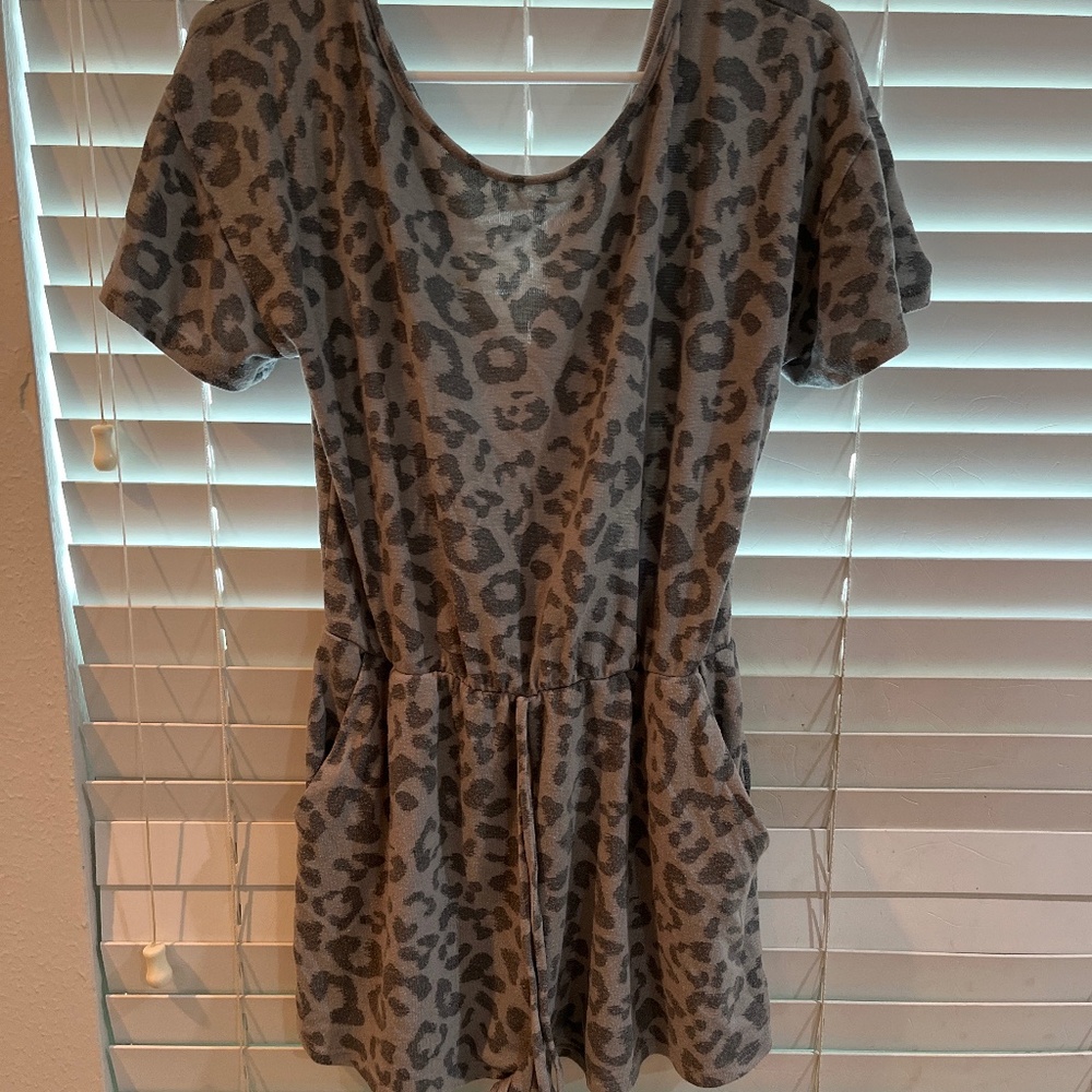 Cheetah Print Romper - Picture 1 of 2